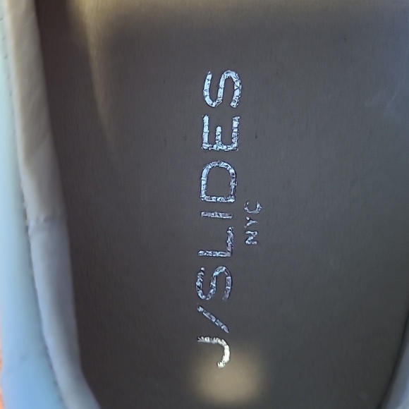 J/Slides NYC Grey slip on shoe - Picture 3 of 6